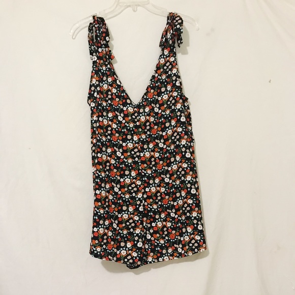 1 left Black Floral Romper in large - Picture 2 of 7